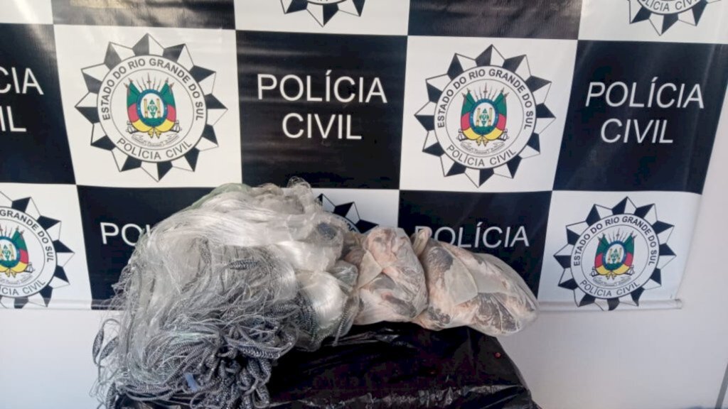 Polícia Civil cumpre mandado e localiza redes de pesca e peixes