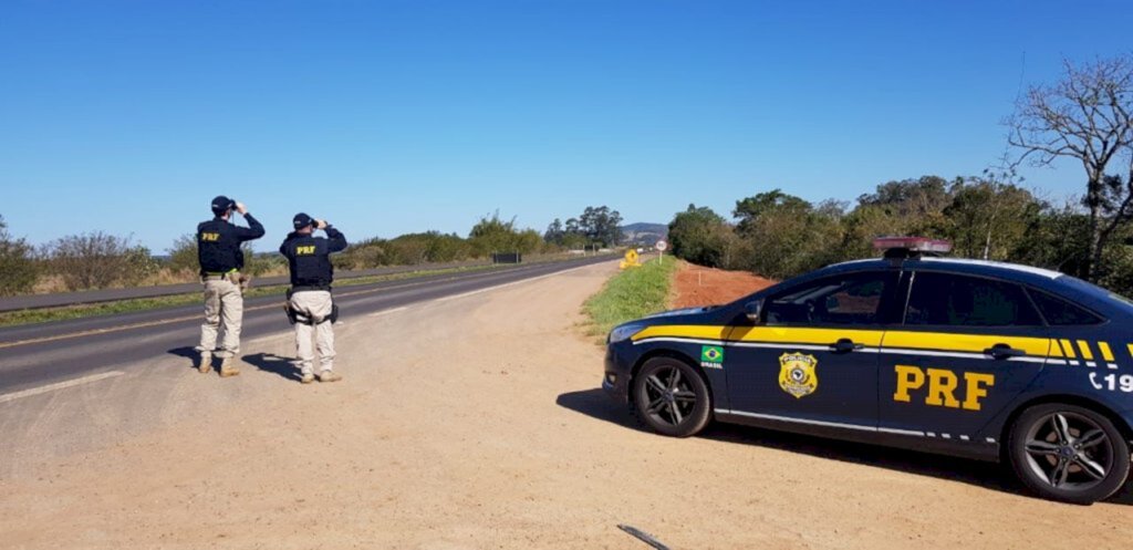 Divulgação/PRF - Policiais realizam prisões, autuações e abordagens de veículos