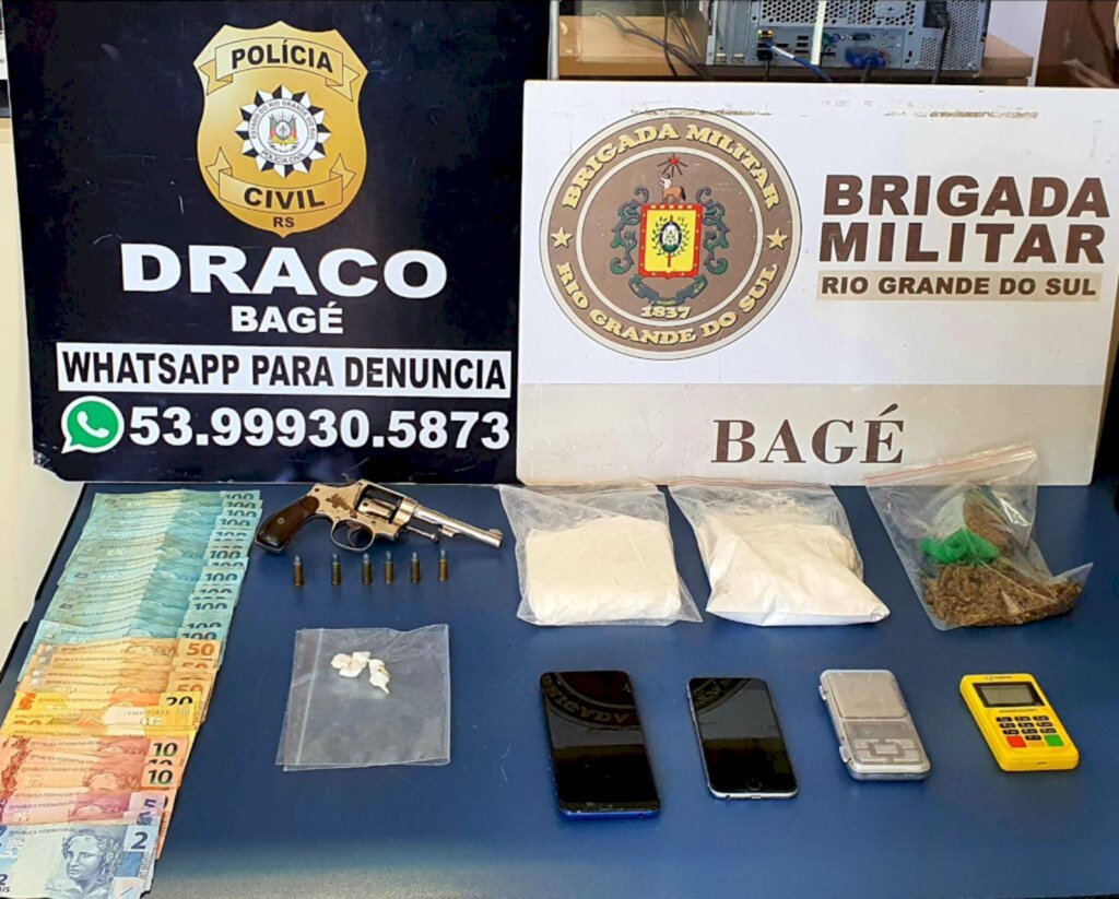 Divulgação/PC - Foram apreendidos dinheiro, celulares, droga, arma e munição