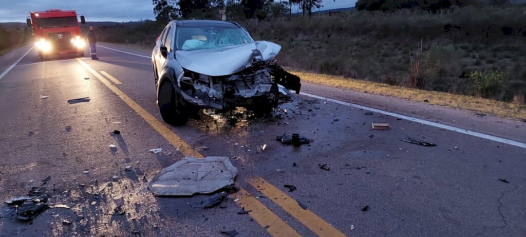 Colisão frontal resulta em duas mortes na BR-153