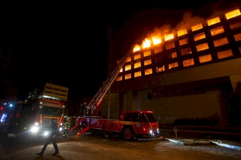 Felipe Dalla Valle/Especial FS - Incêndio destruiu o prédio da Segurança Pública