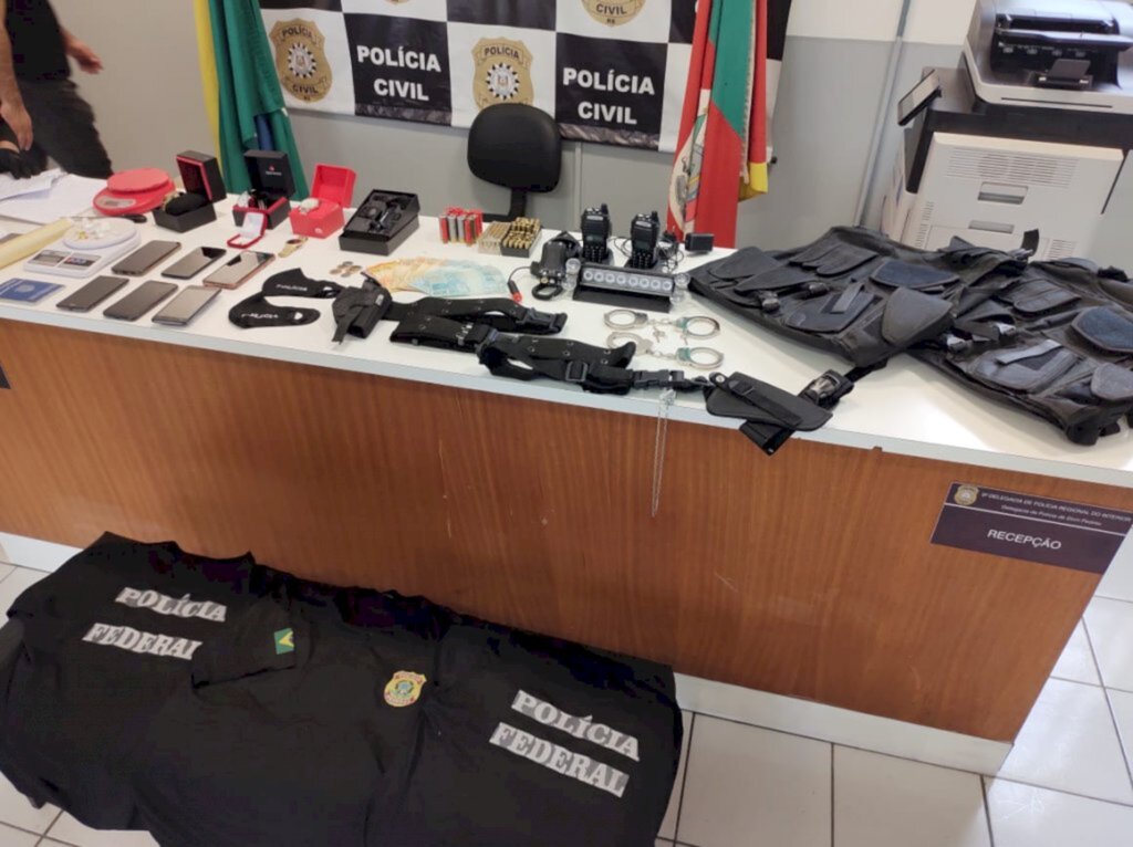 Polícia apreende vasto material usado por criminosos