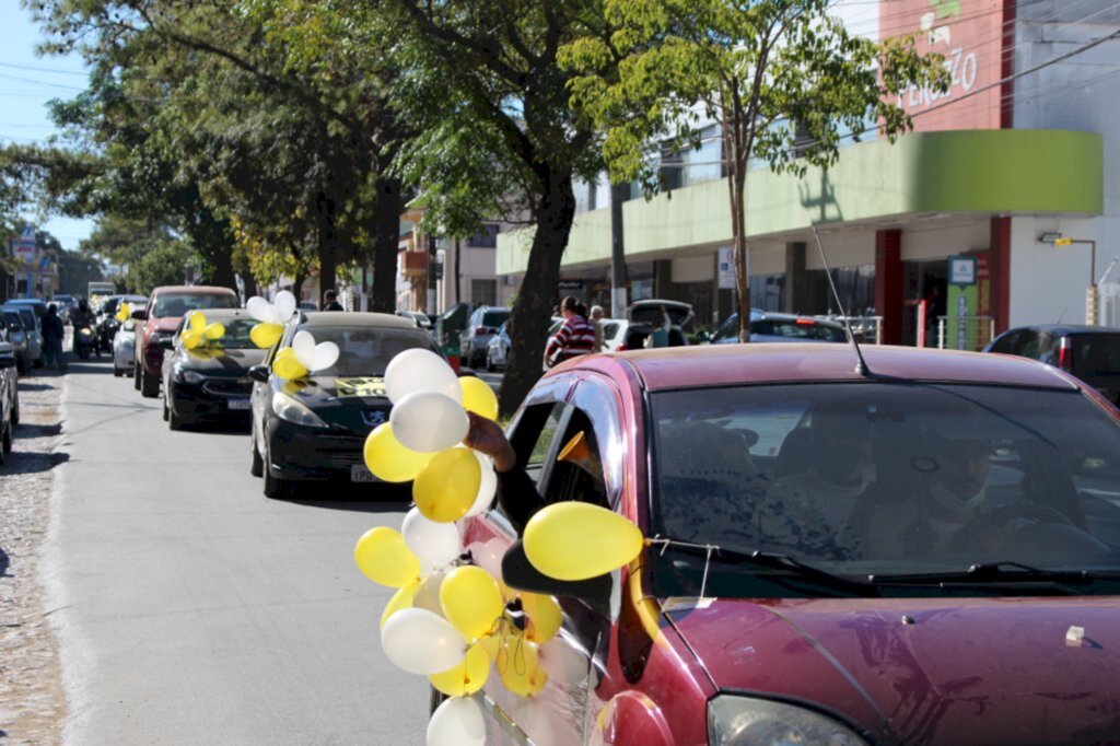 Audrin Quadros/Especial FS - Veículos percorreram as ruas centrais da cidade