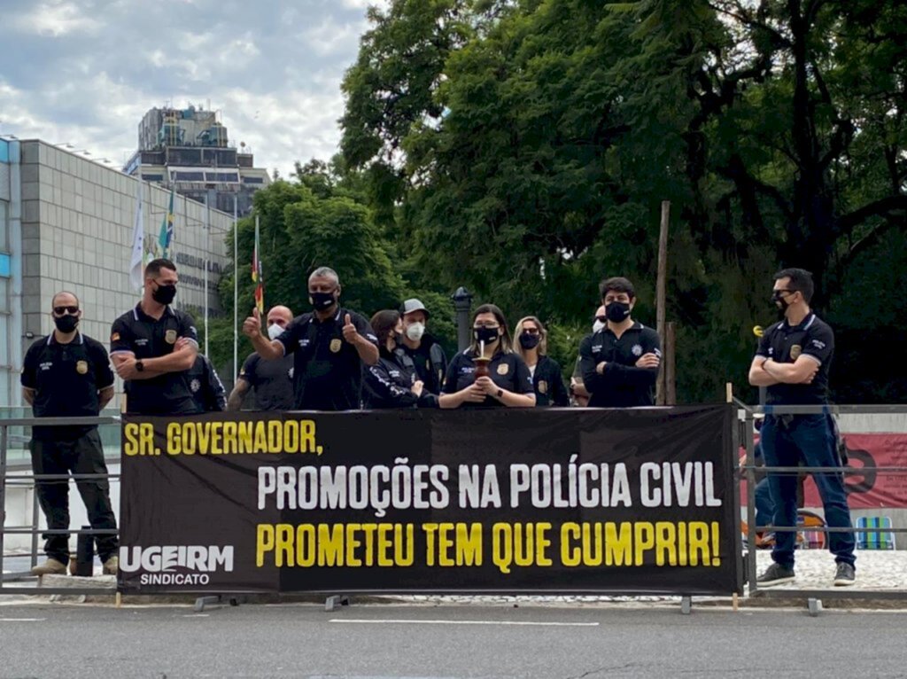 Policiais civis realizam protesto