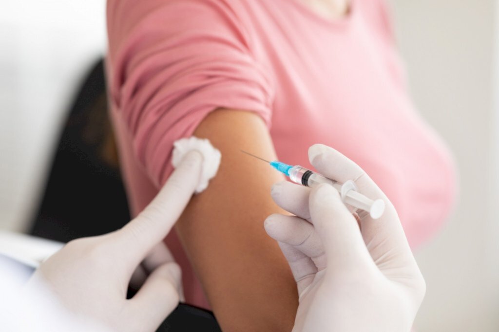 Dia é de vacinação contra meningite e HPV