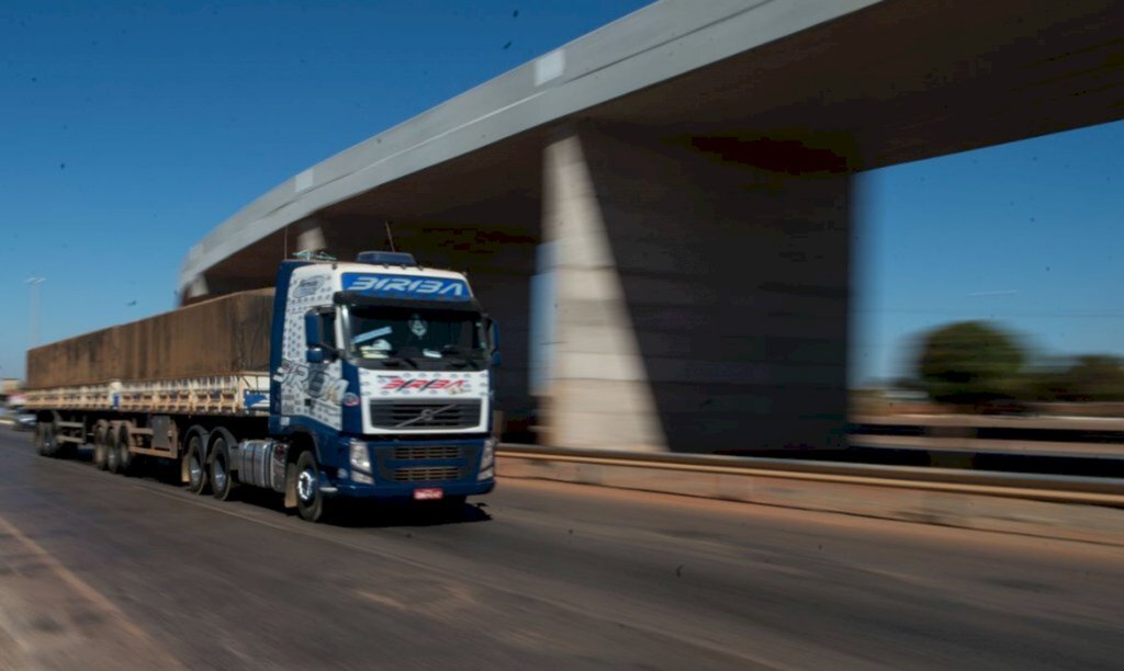 Transportadores rodoviários de carga não precisarão renovar registro