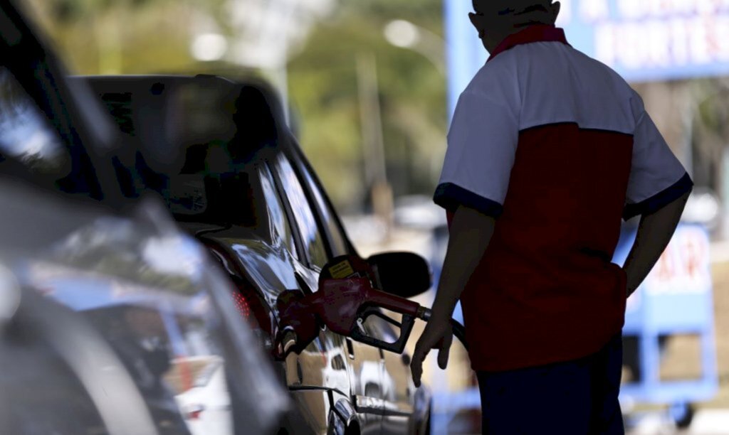 Petrobras anuncia redução do preço da gasolina