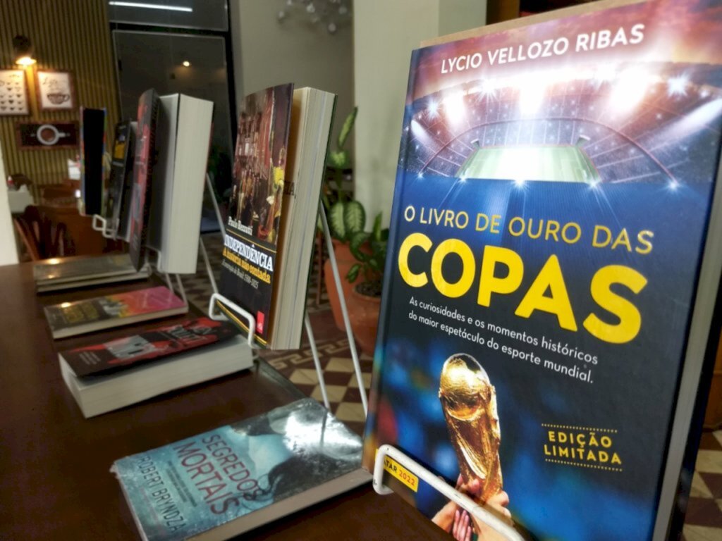 Márcia Sousa - Títulos aparecem em destaque na livraria