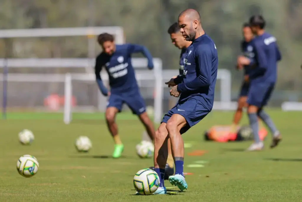  - Daniel Alves, em treino no Pumas, no México, em 2023 — Foto: Divulgação/Pumas