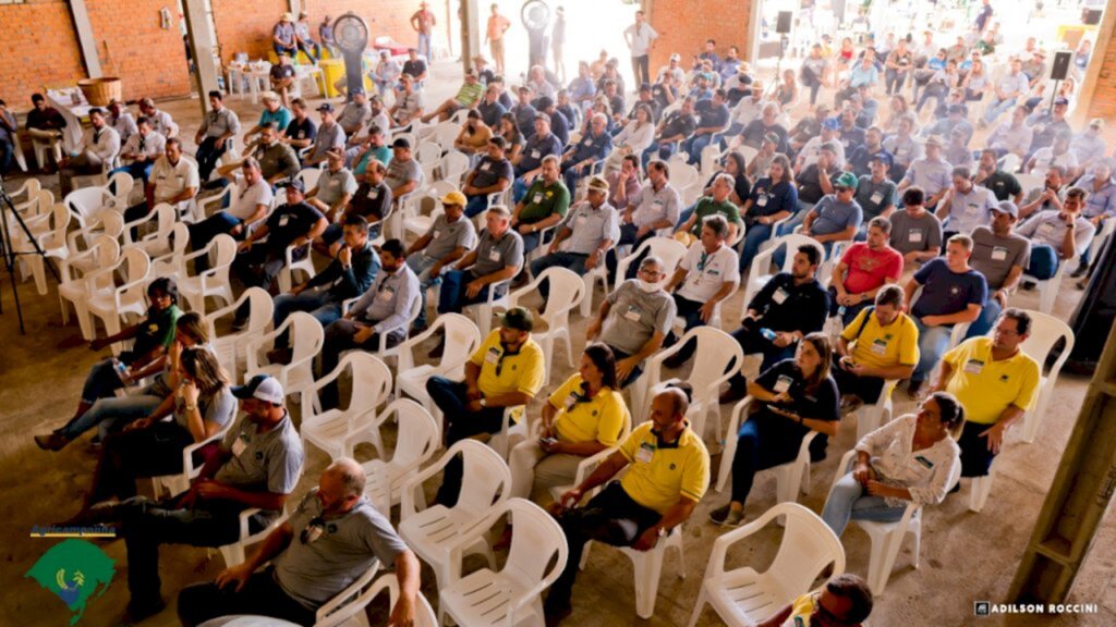 Divulgação - Dia de campo reuniu participantes da região