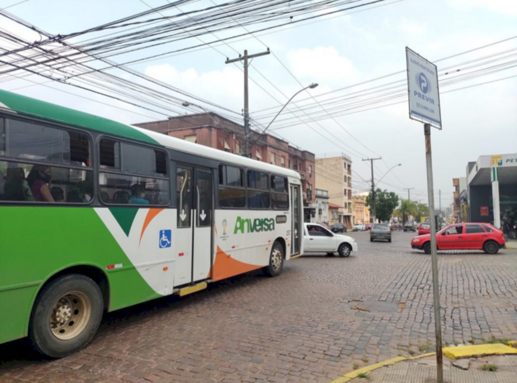 Ônibus só retornam aos horários normais na semana que vem