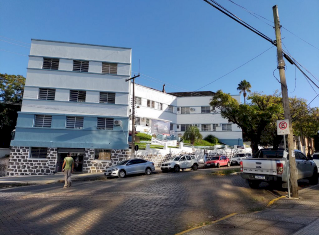 Mais de mil positivados: 16 estão hospitalizados