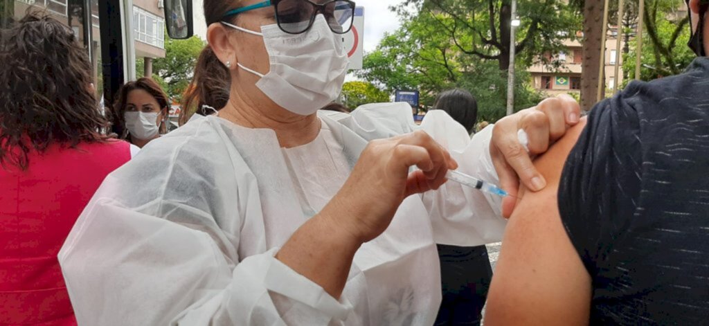 Márcia Sousa - Sábado haverá vacinação na praça do Coreto