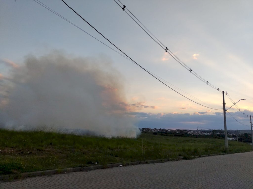 Niela Bittencourt - Focos de incêndios acontecem próximos a área urbana