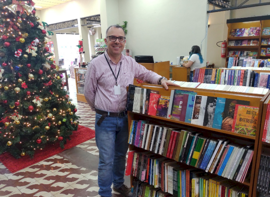 Feira do Livro terá lançamentos de bageenses