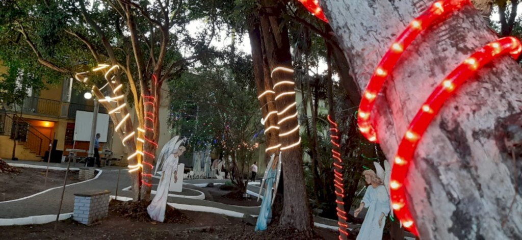 Márcia Sousa - Lançamento aconteceu na noite de terça, no bosque do Palacete