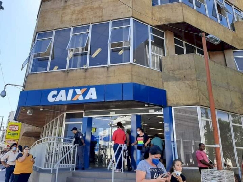 Caixa volta ao horário normal em todo país