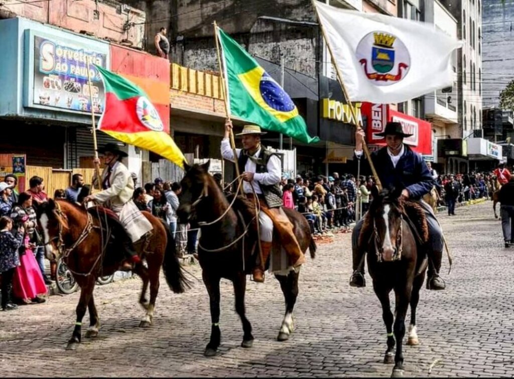 Desfile Farroupilha é adiado para sábado