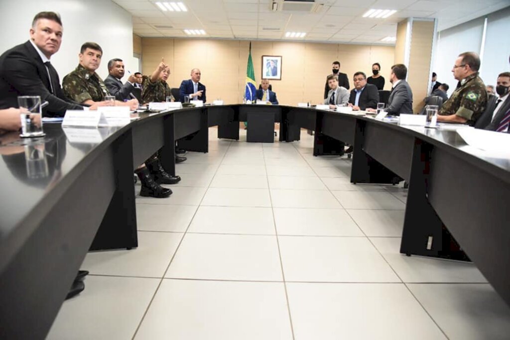 Divulgação - Reunião com ministros e a cúpula do Exército em Brasília