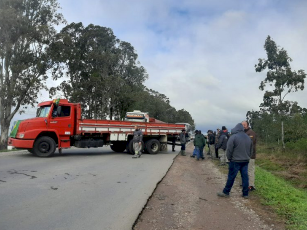 Silvana Antunes/Tribuna do Pampa - Imagem do bloqueio em Candiota