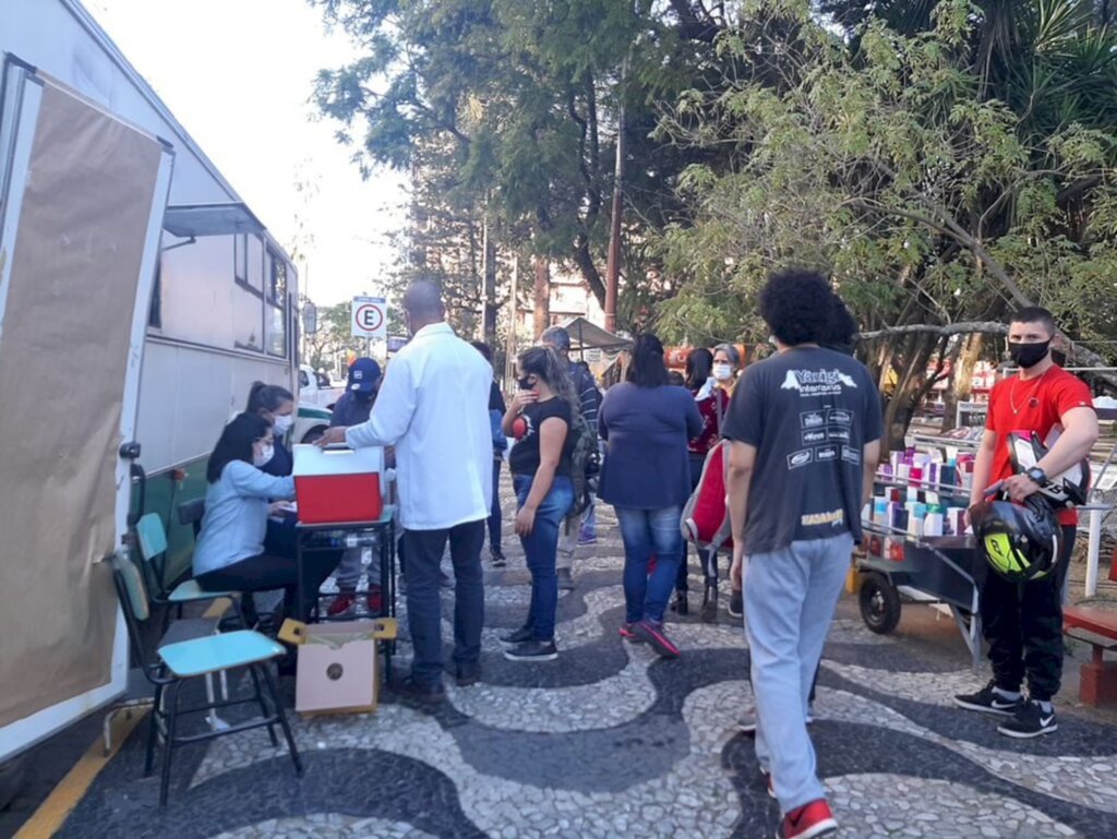 Màrcia Sousa - Mais de 100 doses foram aplicadas na praça na tarde de ontem