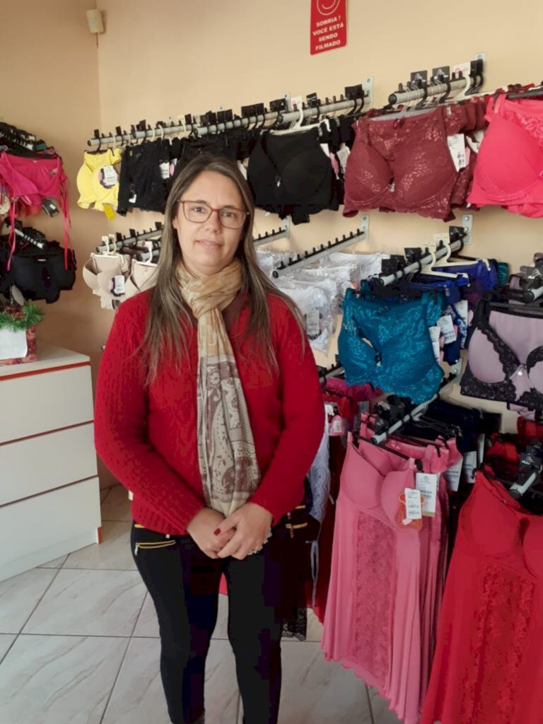 Luciano Madeira - Renata conta que a loja de lingeries vende bem nessa data