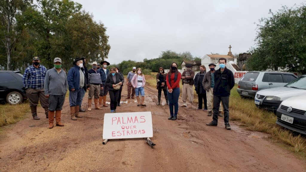 Márcia Colares - Mobilização aconteceu em frente ao cemitério de Palmas