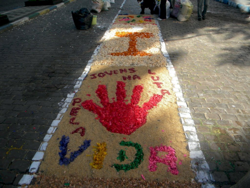 Tapetes de Corpus Christi darão lugar à caridade