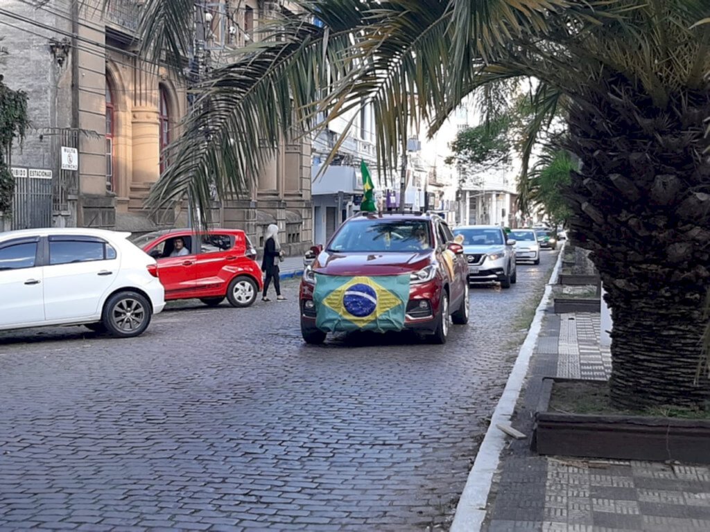 Bagé tem carreata pró-Bolsonaro