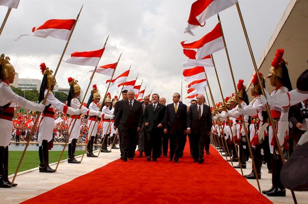 Célio de Azevedo/Especial FS - Lula e seu vice José Alencar sobem a rampa do Congresso em janeiro de 2003