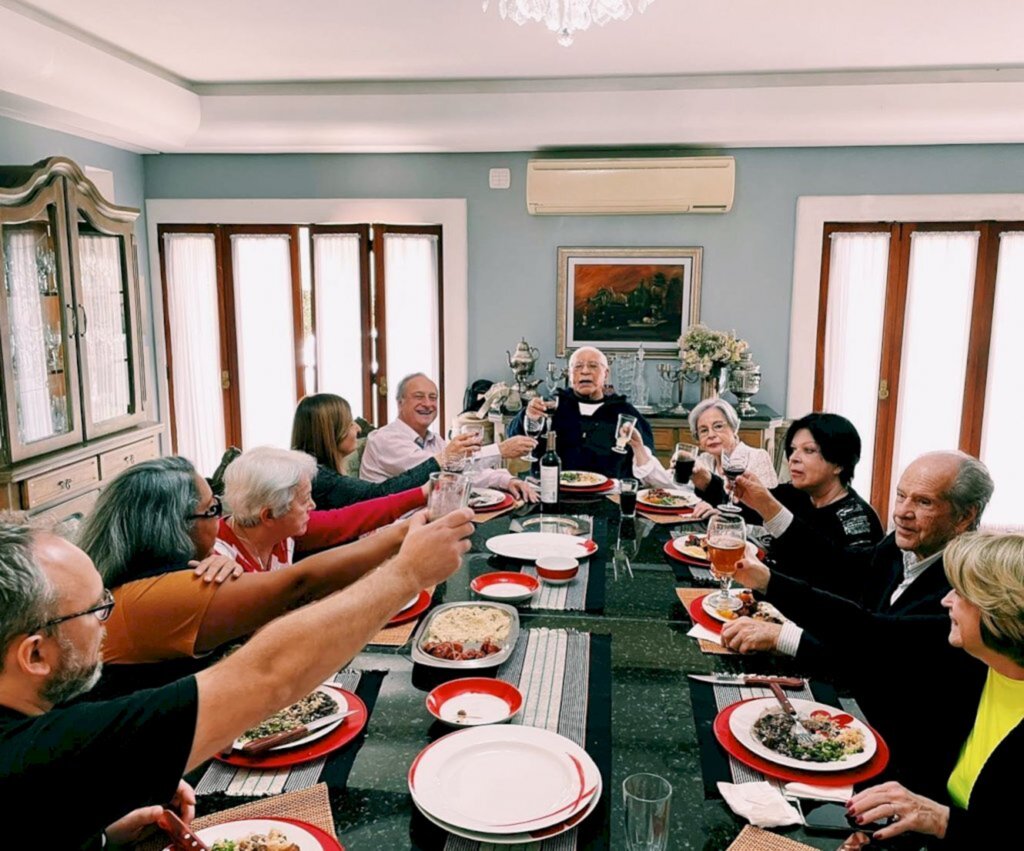 Reprodução/Facebook - Almoço reuniu familiares e Vieira da Cunha na casa do bageense