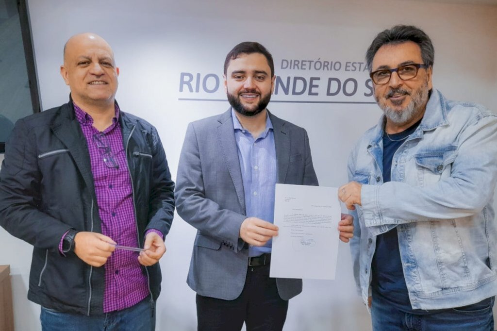 Gabriel Souza protocola candidatura ao Governo do Estado