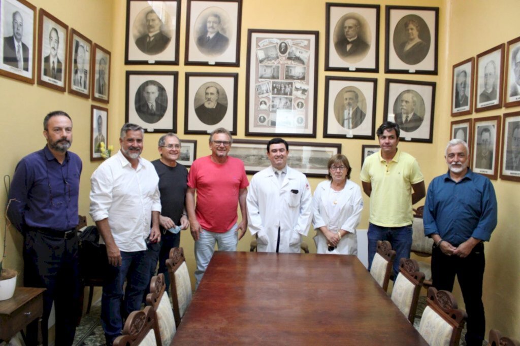 Fernando Risch/Especial FS - Políticos foram recebidos pela direção da instituição de saúde