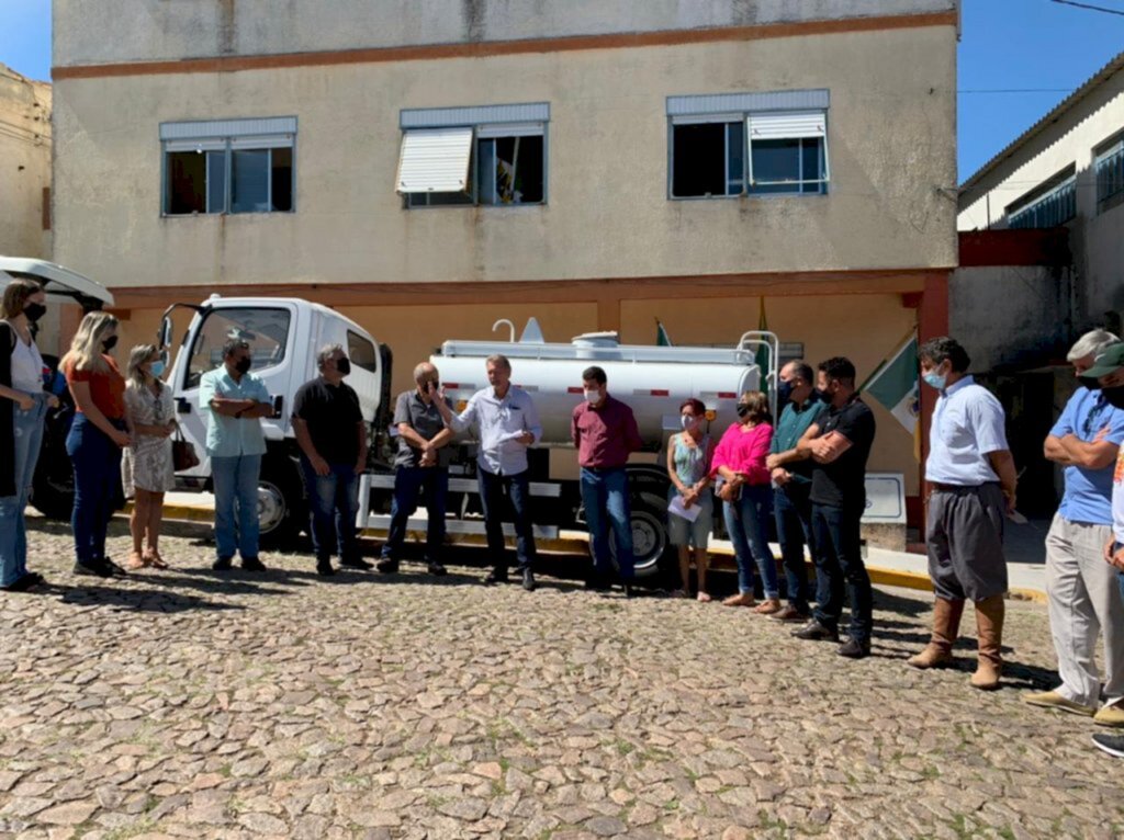 Lavras do Sul recebe caminhão-pipa