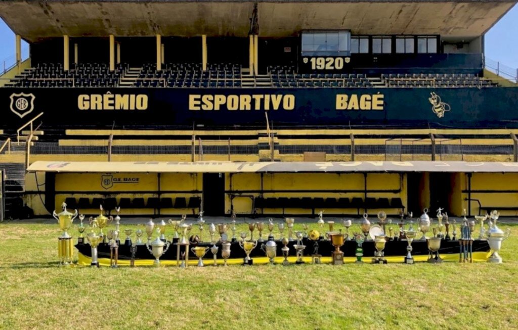 Parlamento presta homenagem ao jalde-negro