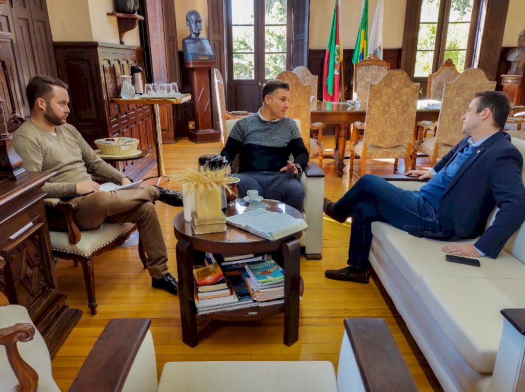 Divulgação - Parlamentar tratou o recurso no gabinete do prefeito