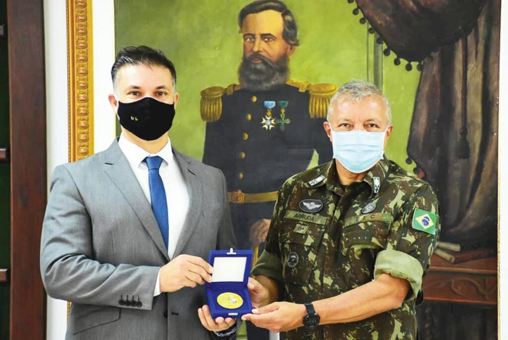 Divulgação - Medalha foi entregue pelo general Arruda