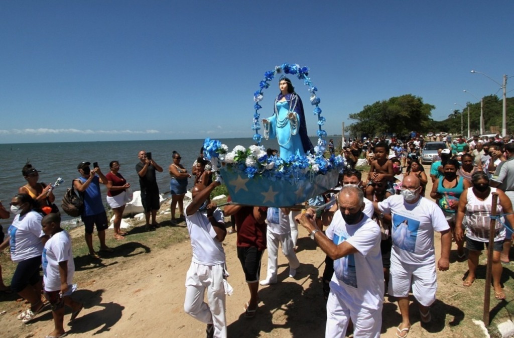 Foto: Carlos Queiroz - DP - Festividade reúne milhares de pessoas à beira da Lagoa