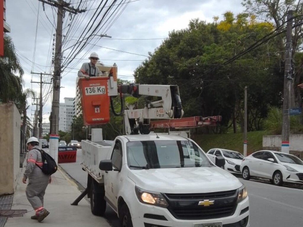 Celesc intensifica ações contra cabos irregulares de Telecom em todo o estado