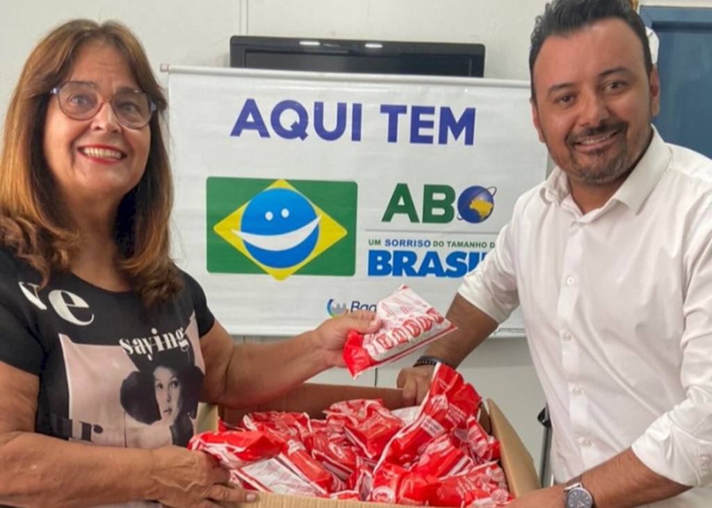 Projeto distribui kits de higiene bucal