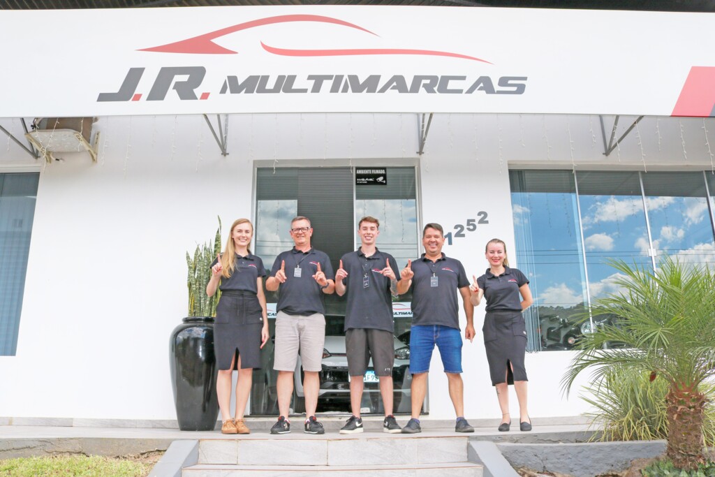 J.R. Multimarcas promove promoções especiais no mês de aniversário