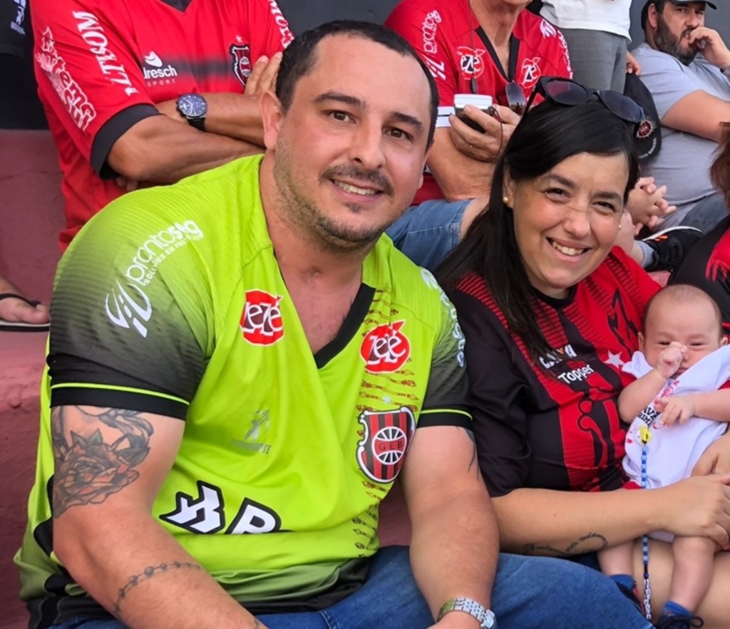 Foto: Marcelo Prestes - Rádio Universidade - No amistoso do Brasil diante do Avenida, dia 14, Rai voltou ao Bento Freitas com a esposa, Aline, e o filho recém-nascido, Hyantony