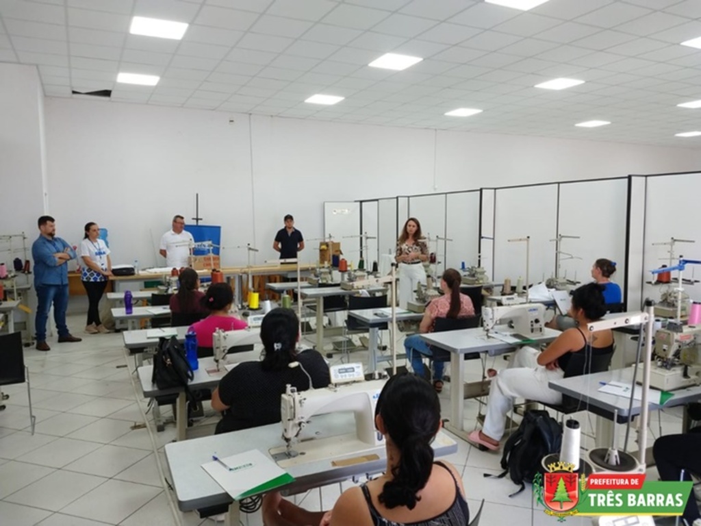 Curso de operador de máquina de costura inicia com 60 alunos inscritos em Três Barras