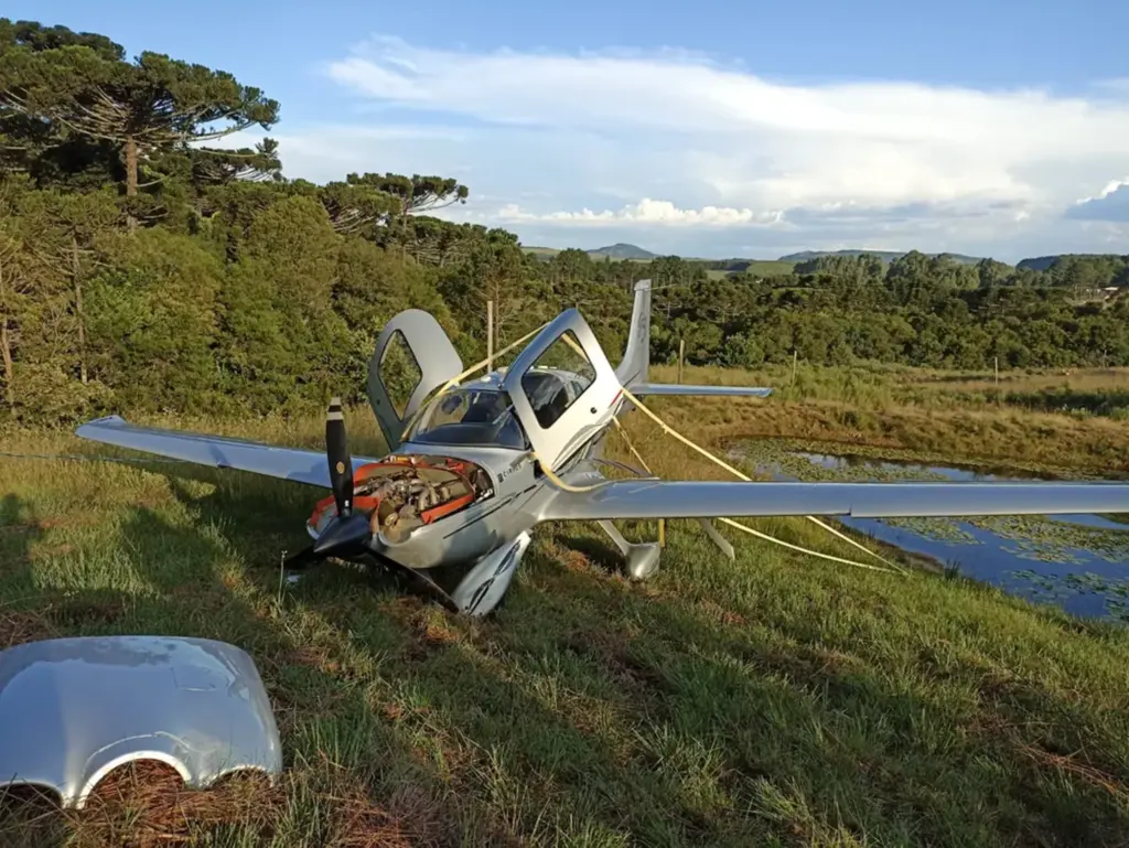  - Avião monomotor cai em Lages — Foto: CBMSC/Divulgação