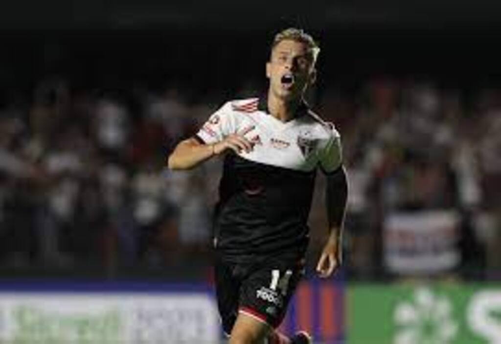 São Paulo desencanta no Morumbi, goleia Portuguesa e continua invicto no Campeonato Paulista