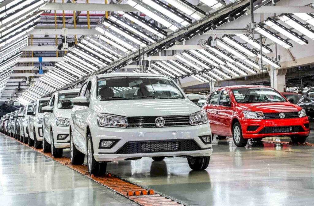 Volkswagen Gol completa 40 anos de sucesso no Brasil