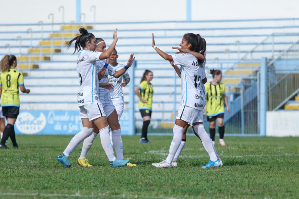 Gremistas goleiam o Estrela na abertura do Gauchão Feminino