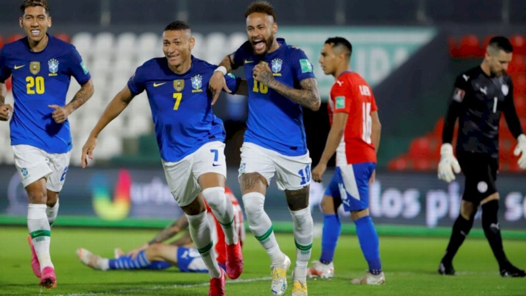 Brasil vence o Paraguai por 2 a 0 e dispara nas Eliminatórias