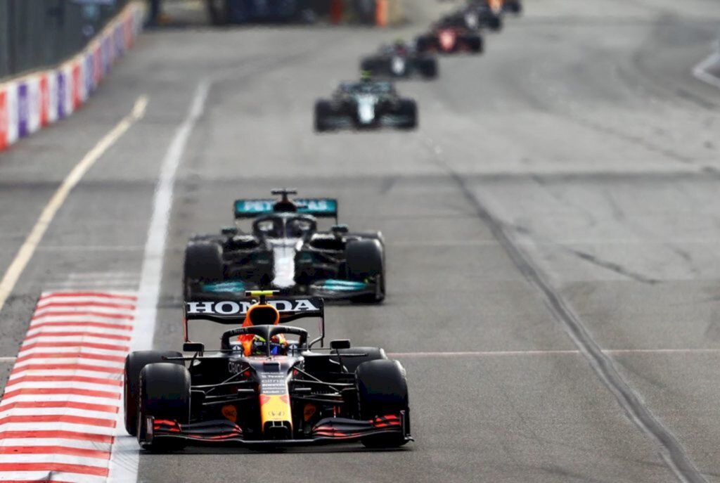 Verstappen bate, Hamilton erra e Sergio Pérez vence o GP do Azerbaijão