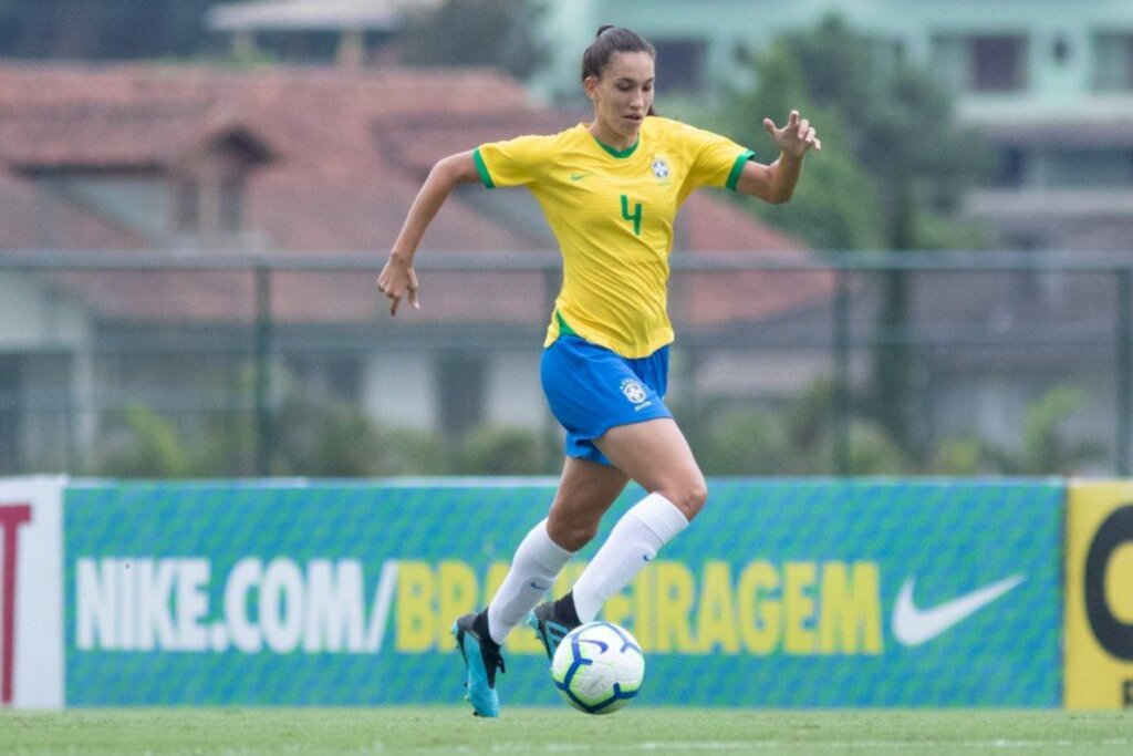 Camila está convocada para a vaga de Marta